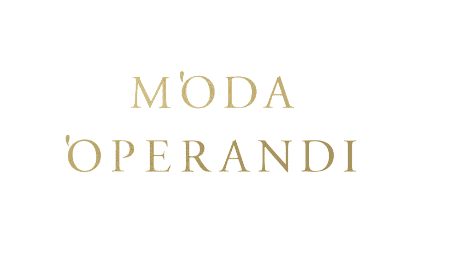 Магазин одежды moda operandi логотип. Moda operandi. New opera одежда. Moda operandi logo в белом цвете. Moda operandi.